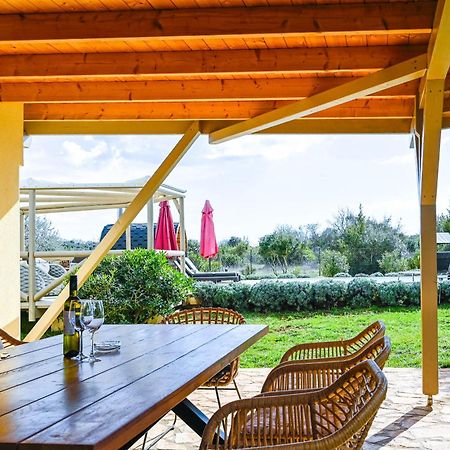 Bella Di Campo Villa Ровин Екстериор снимка