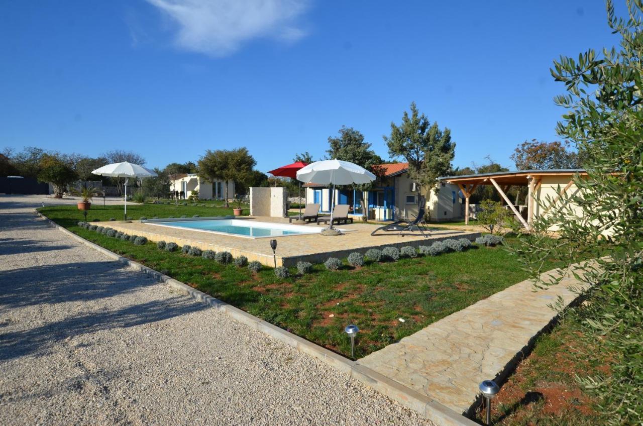 Bella Di Campo Villa Ровин Екстериор снимка
