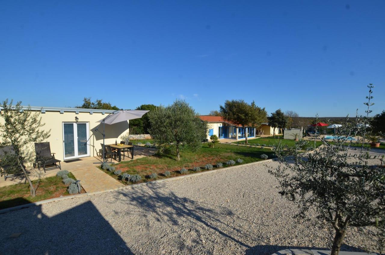 Bella Di Campo Villa Ровин Екстериор снимка