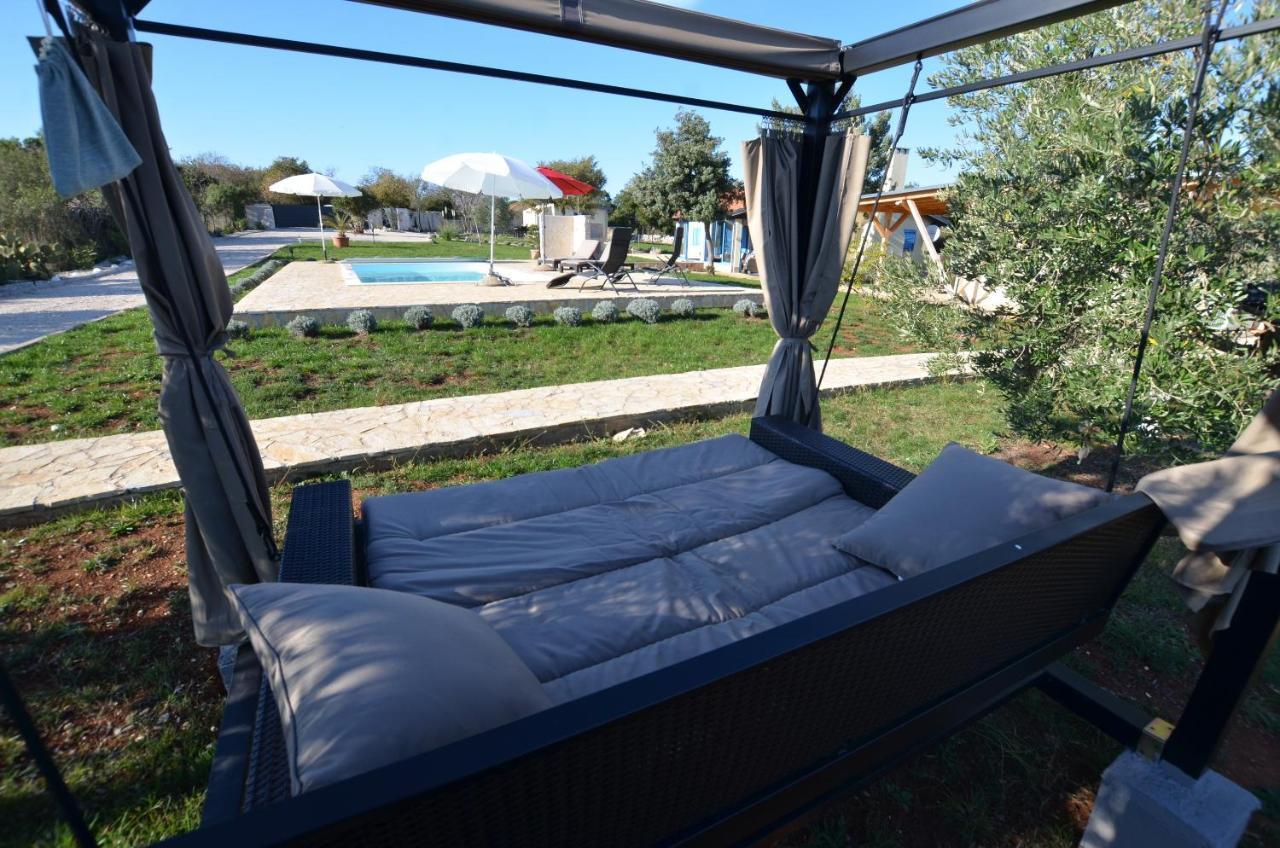 Bella Di Campo Villa Ровин Екстериор снимка