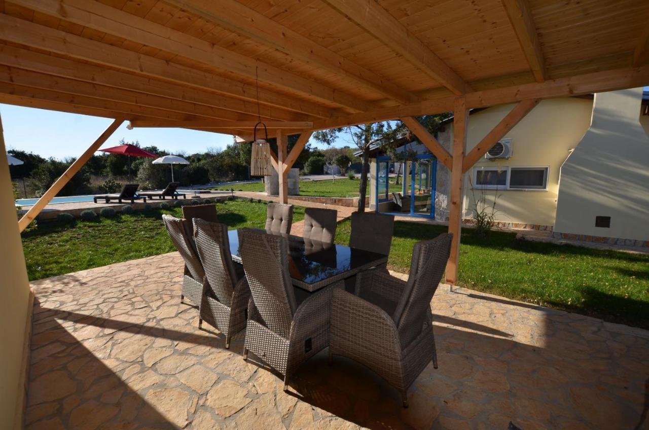 Bella Di Campo Villa Ровин Екстериор снимка