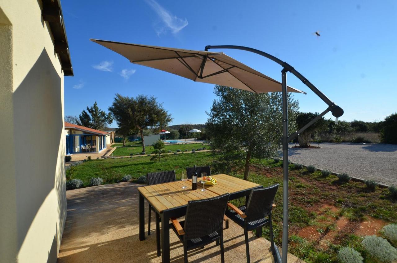 Bella Di Campo Villa Ровин Екстериор снимка