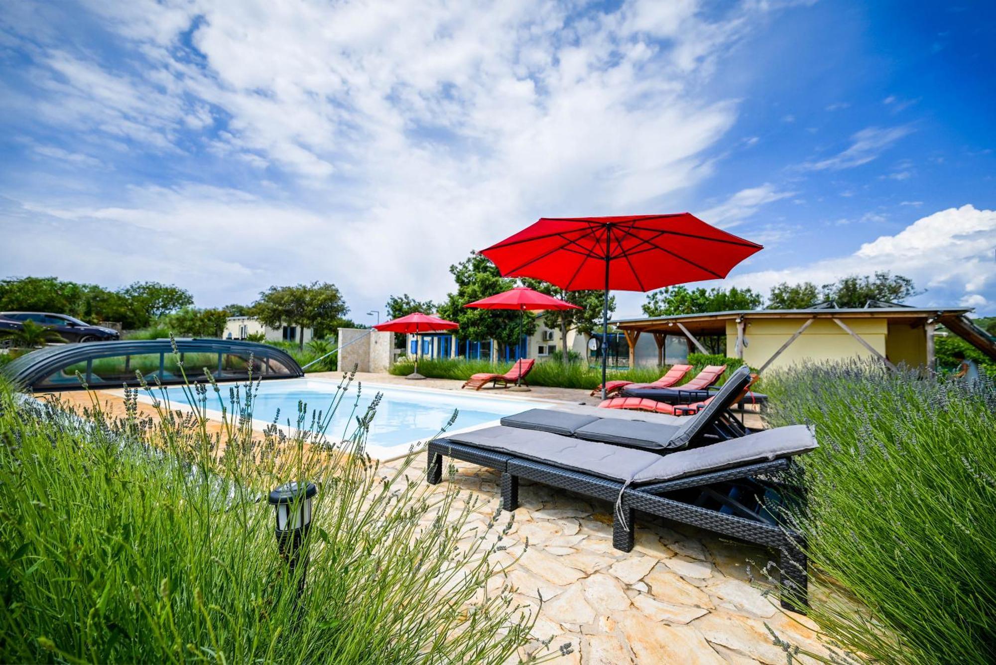 Bella Di Campo Villa Ровин Екстериор снимка