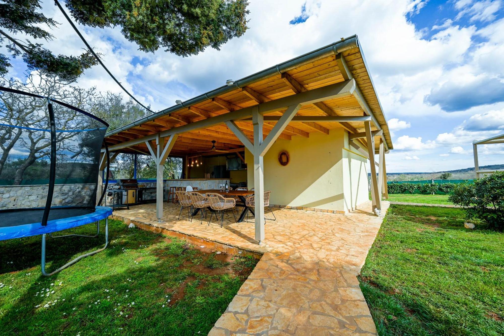Bella Di Campo Villa Ровин Екстериор снимка