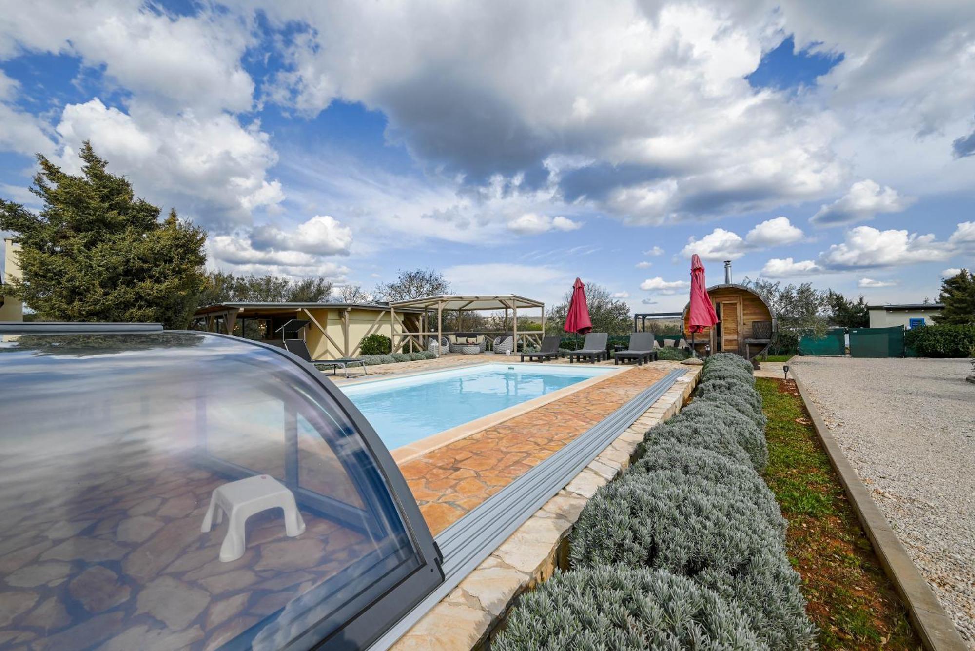 Bella Di Campo Villa Ровин Екстериор снимка