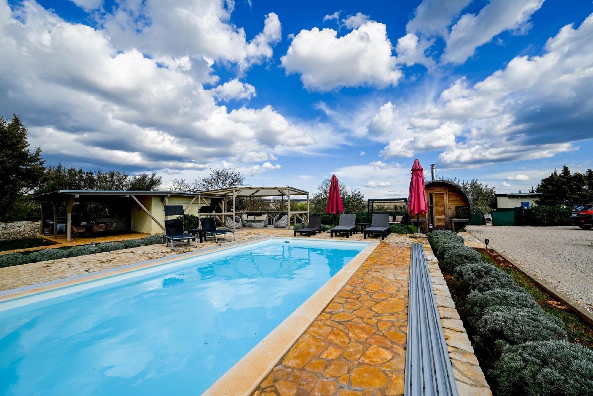 Bella Di Campo Villa Ровин Екстериор снимка