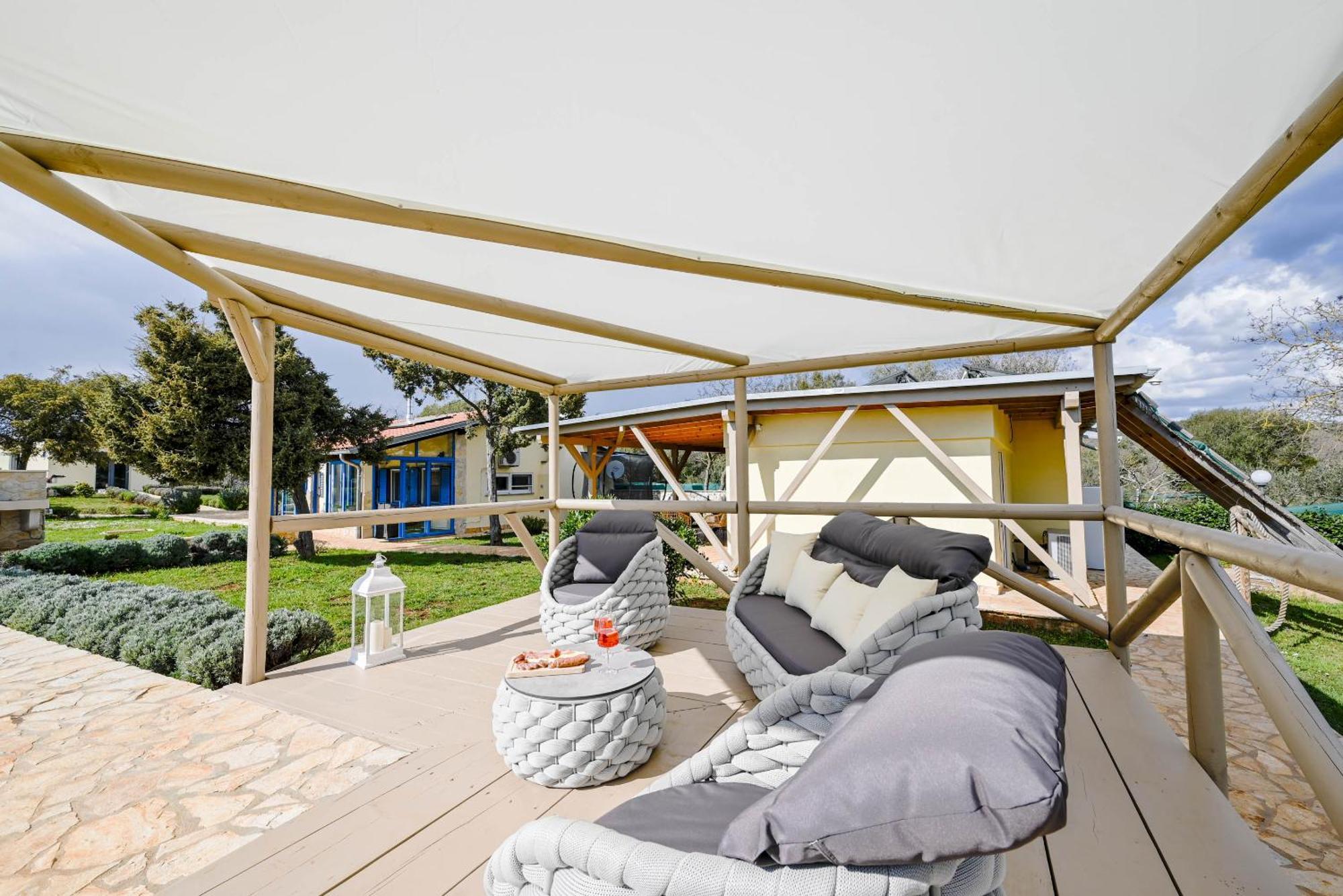Bella Di Campo Villa Ровин Екстериор снимка